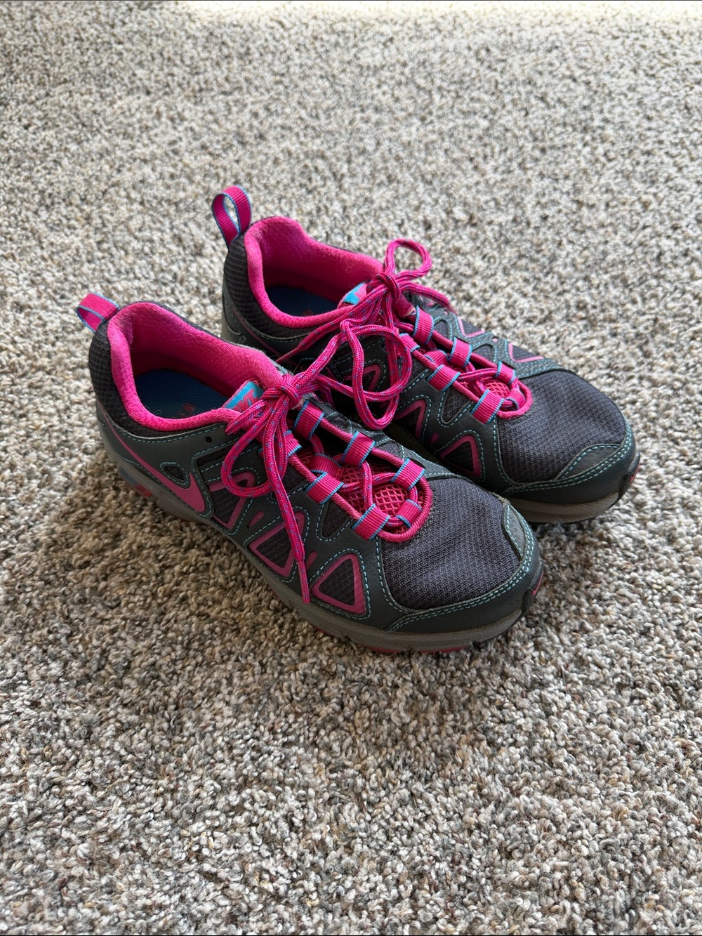 Nike Alvord 10 Women's Gray and Pink Trail Sneakers Size 6